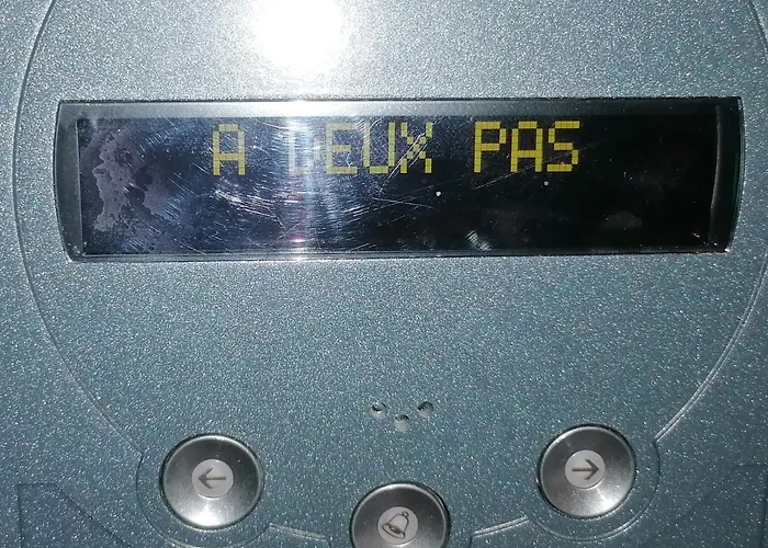 A Deux Pas